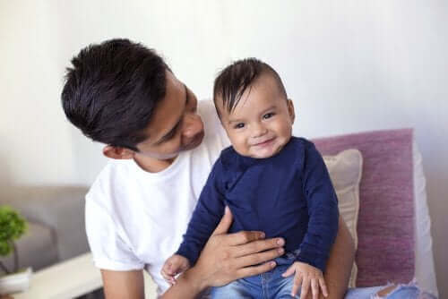 Hvordan unngå stress når du drar på besøk med babyen din