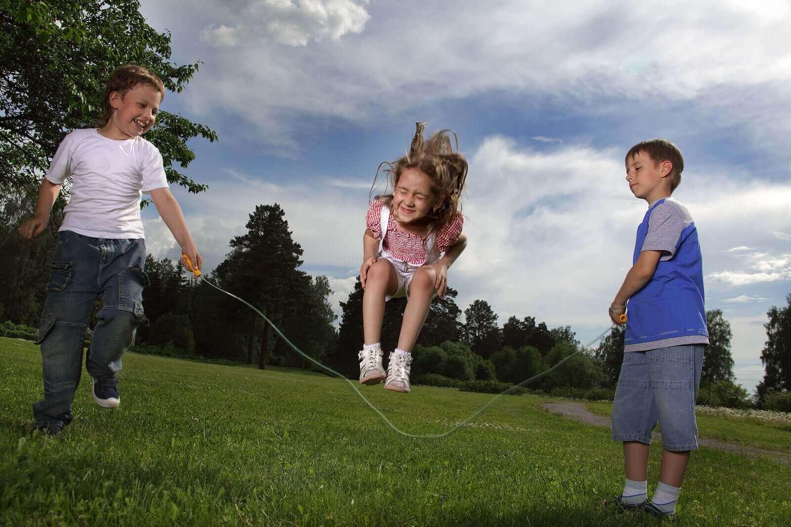 10 barneaktiviteter som involverer fri bevegelse