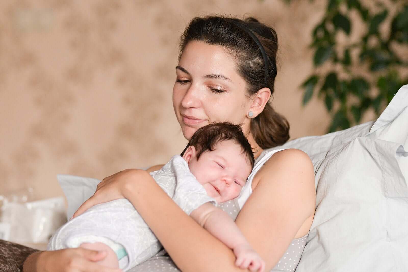 Fem måter å skape et bånd med babyen din på