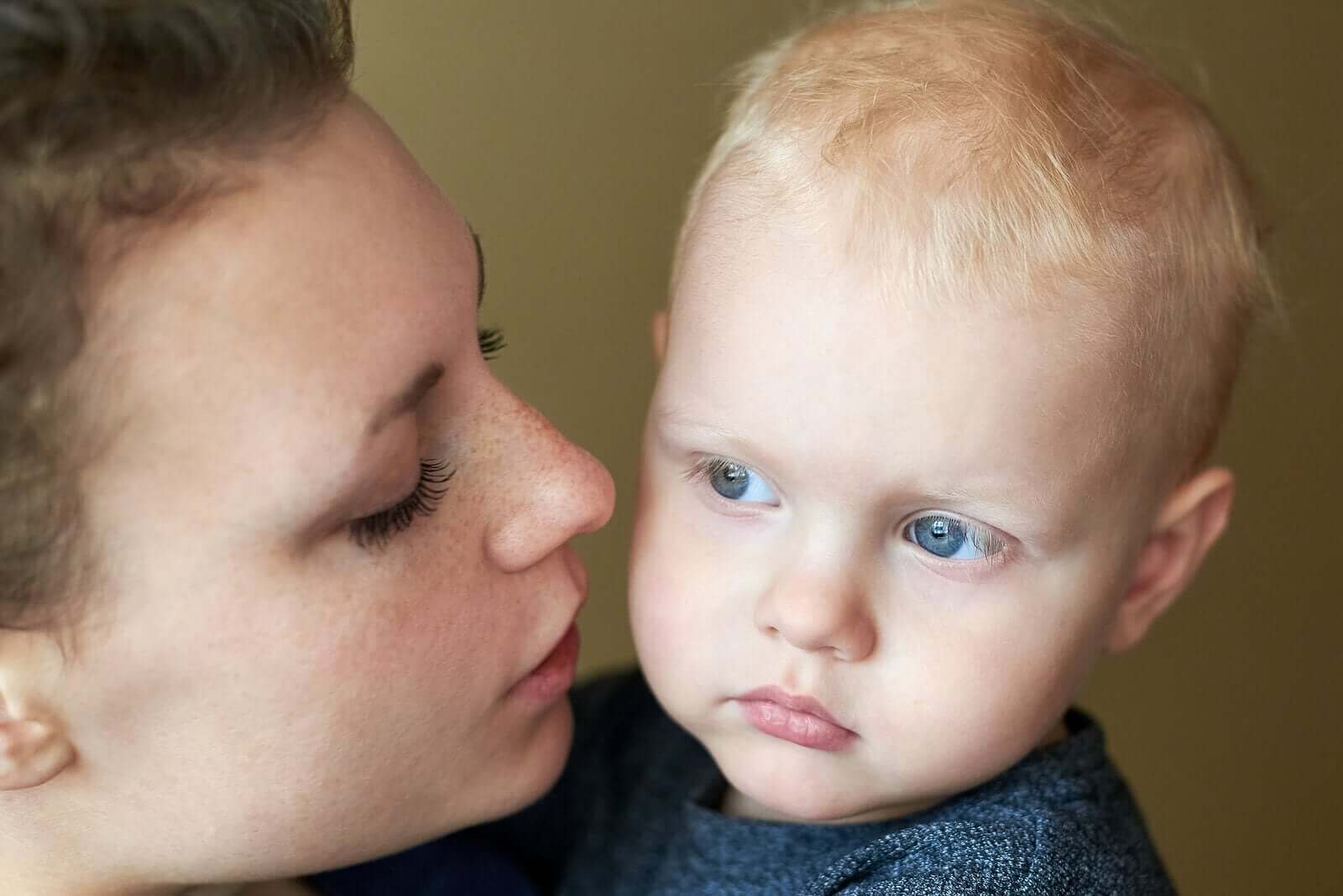 5 løgner du aldri bør fortelle barna dine