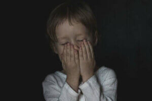 Hvordan hjelpe barn med å overvinne frykt