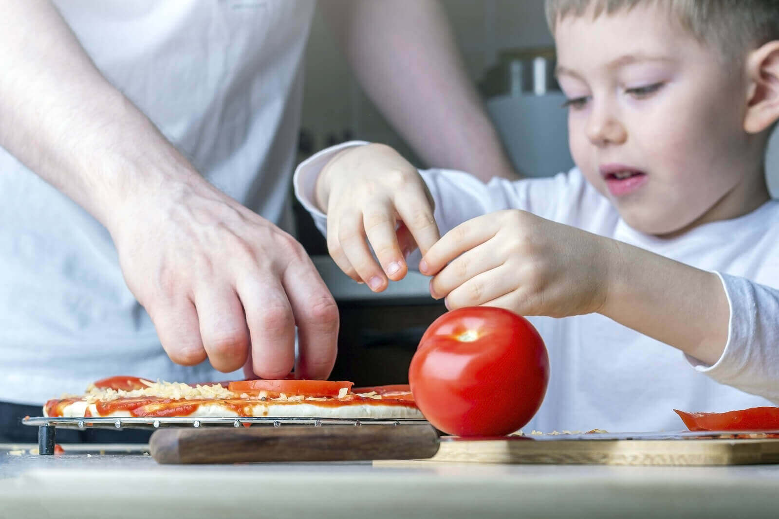 Matlagingsaktiviteter for barn i alderen 3 til 6