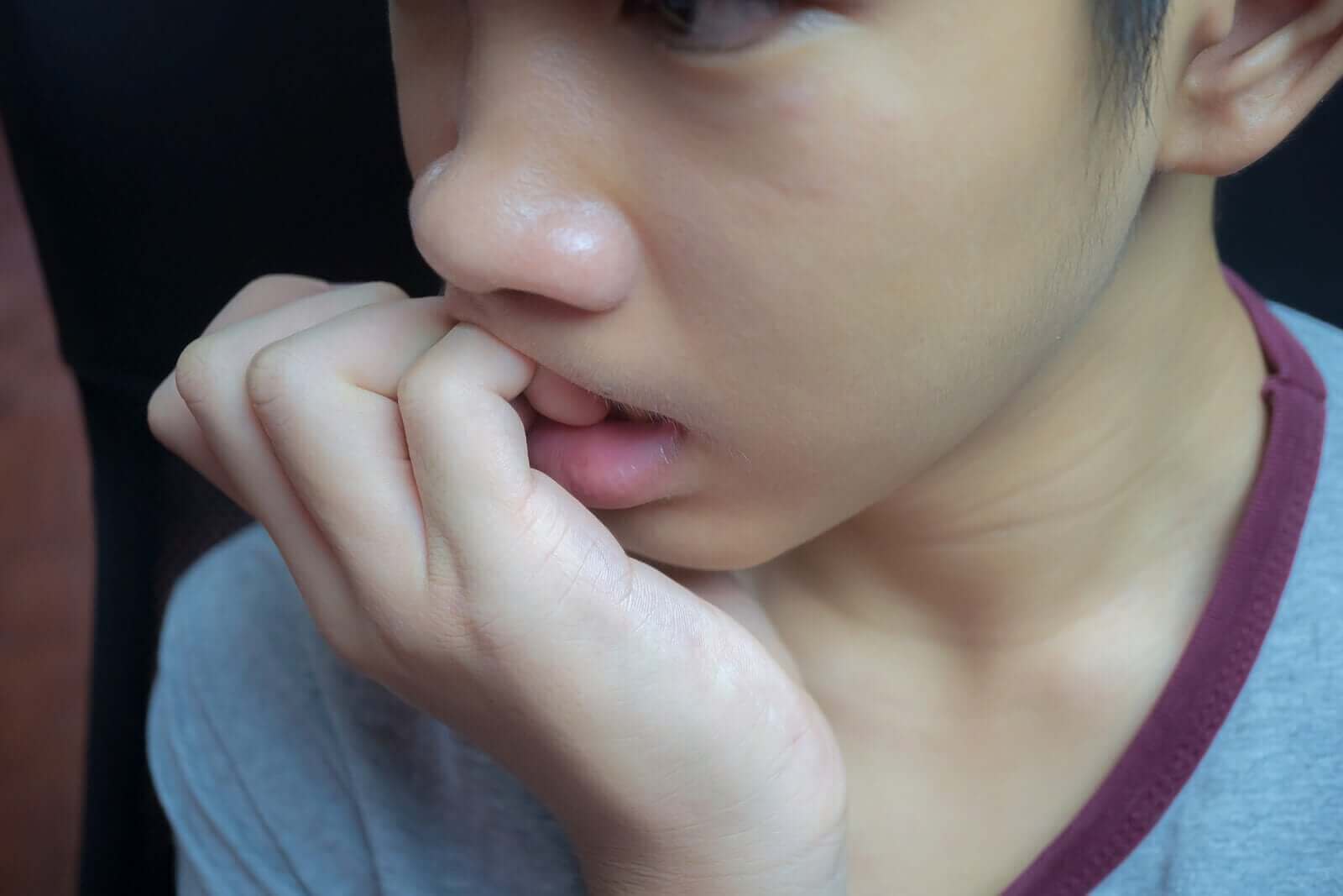 dermatophagia hos barn: Hva er det og hvordan man behandler det?