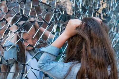 Schizofreni i barndommen: symptomer, årsaker og behandling