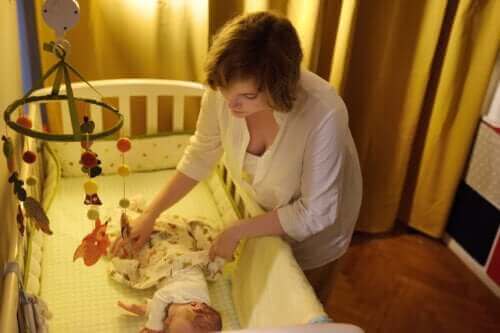Babyens første 6 måneder: Hvordan familien kan sove godt