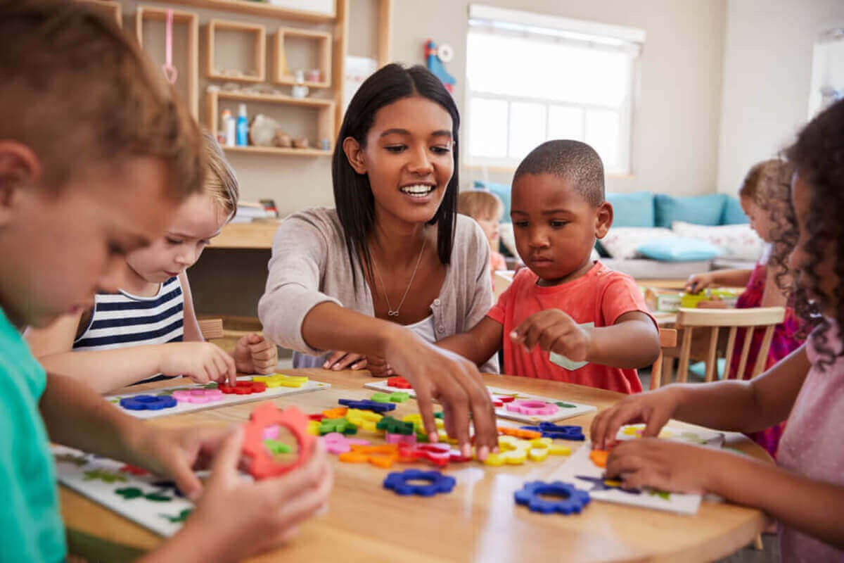 Hvordan forberede barna på å begynne på skolen