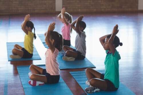 Yoga i klasserommet: Nøkler og fordeler