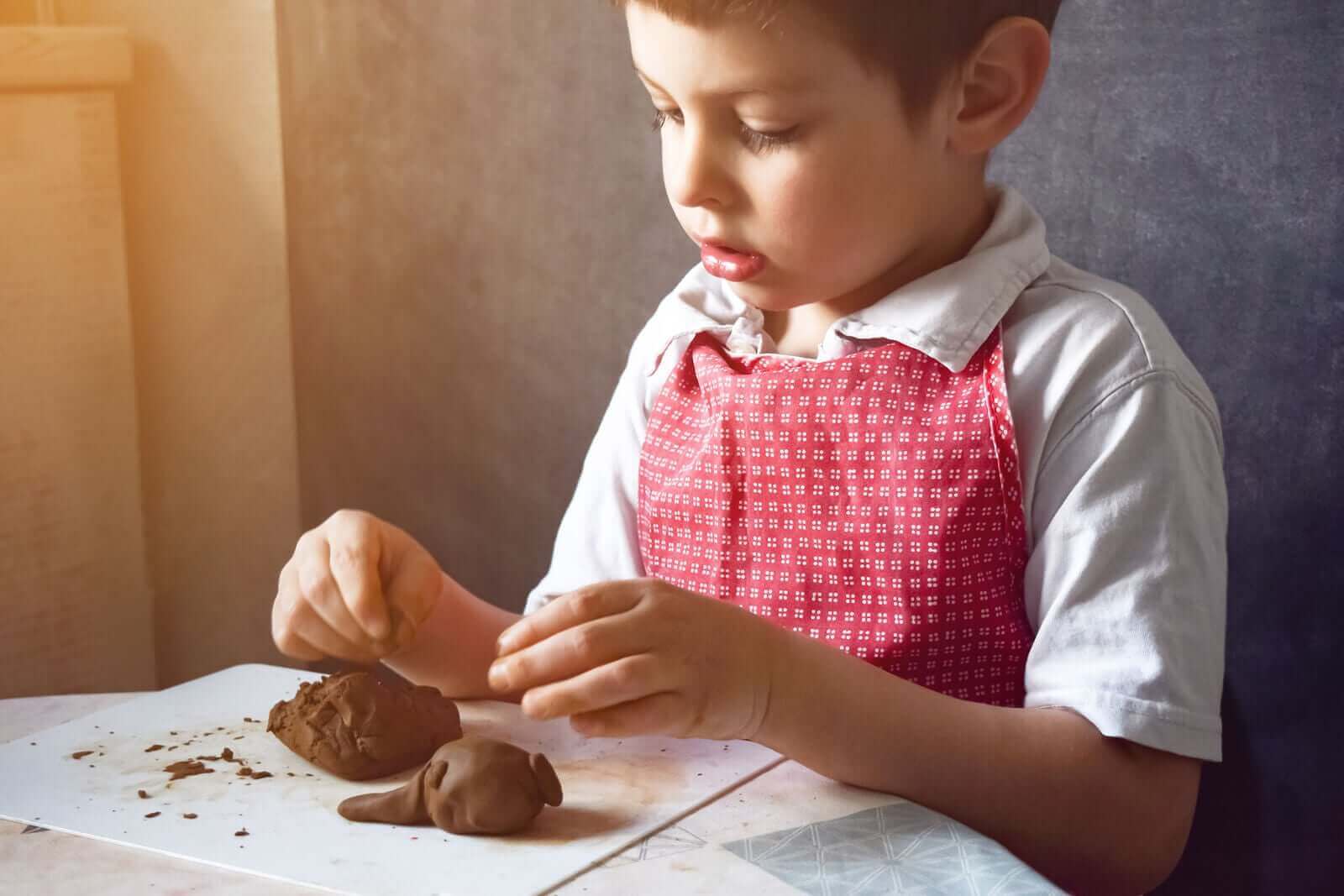 Oppskrifter for å lage trolldeig hjemme