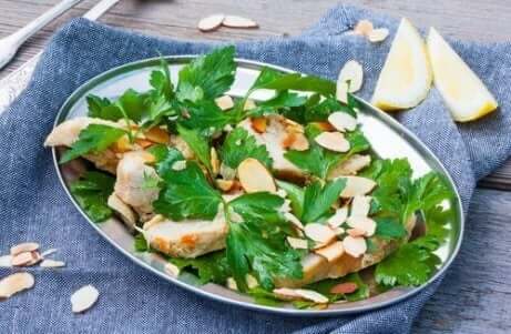 Kyllingsalat med spinat