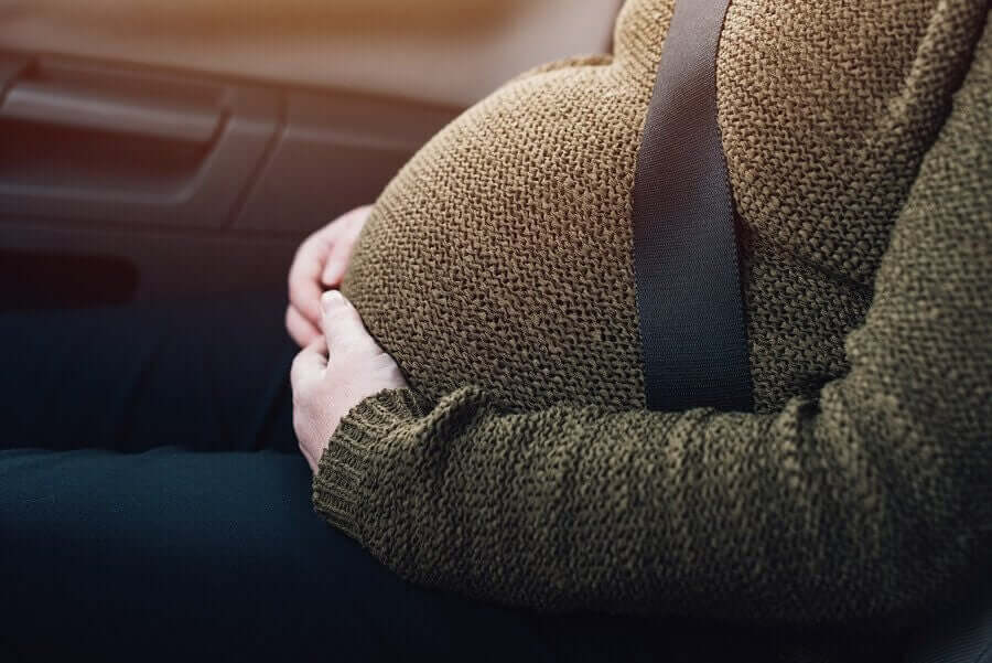 Er det trygt å bruke sikkerhetsbelte når man er gravid?