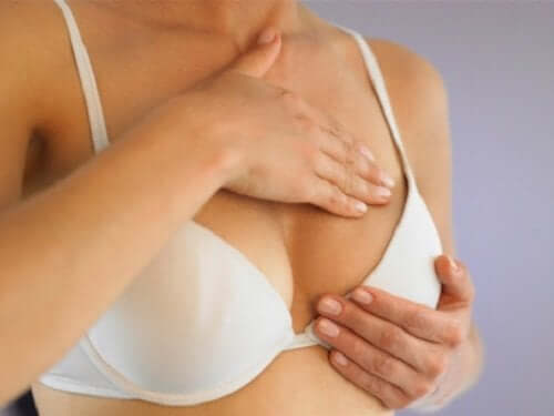 Hva er egenundersøkelse av brystene?