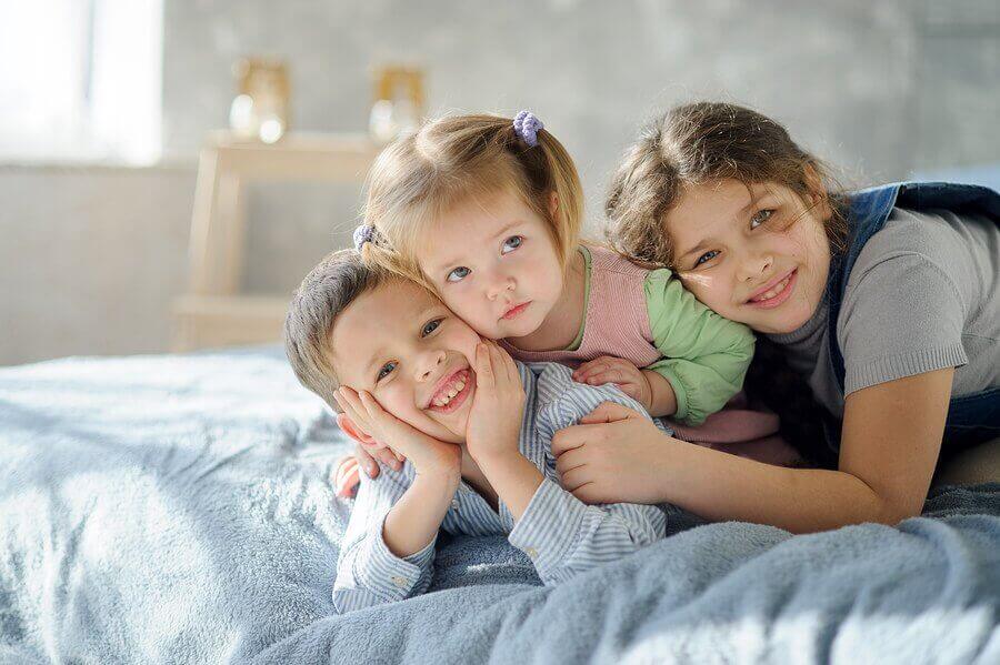 6 tips for å organisere et barnerom med tre søsken