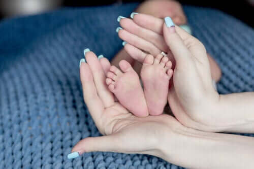Hva du bør unngå når du besøker en nyfødt baby