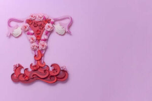 Hvordan er ei jentes første menstruasjon?