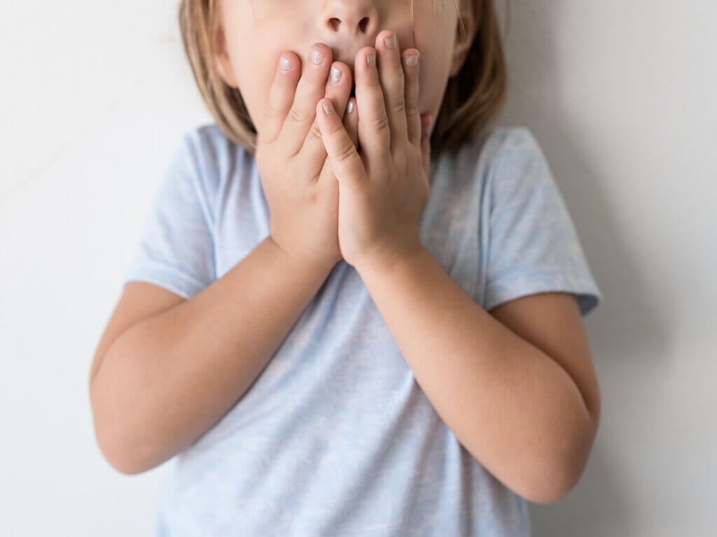 Barn som stammer: teknikker og behandling