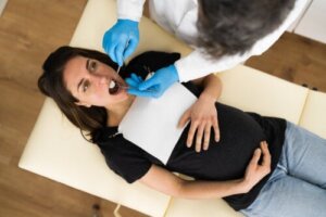 85% av gravide lider av orale problemer