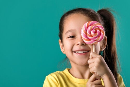5 matvarer du bør unngå for å ta vare på barnas tenner