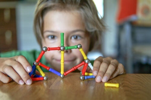 Hvordan vite om du har et kinestetisk barn