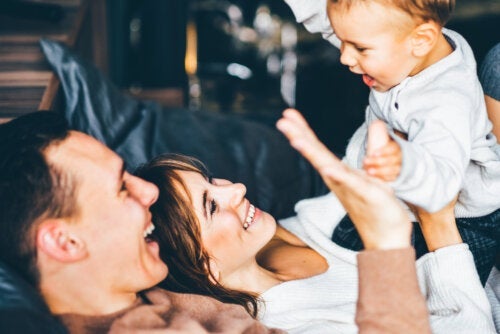 Fra et par til å bli en familie: Effektene av en babys ankomst