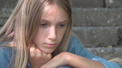 Hvordan hjelpe tenåringen din med å overvinne en eksistensiell krise?