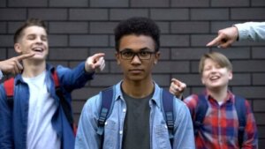 Hva er årsakene til mobbing?