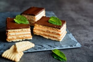Oppskrift på kjeks- og sjokoladekake