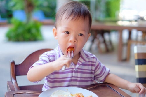 4 matvarer som utgjør en kvelningsfare for små barn