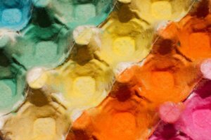 6 håndverk for barn med eggekartonger