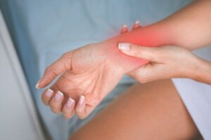 Prikking i hendene under svangerskapet: årsaker og hva du skal gjøre