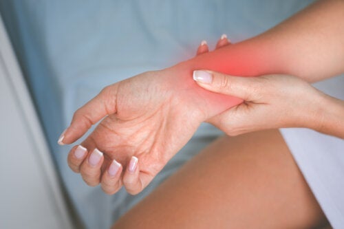 Prikking i hendene under svangerskapet: årsaker og hva du skal gjøre