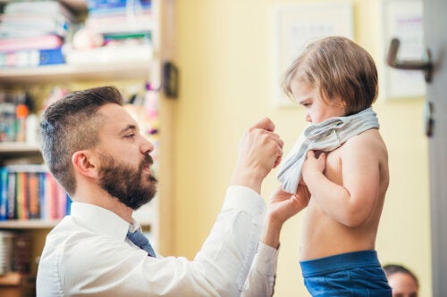 Raserianfall når du kler på barn: hva du skal gjøre