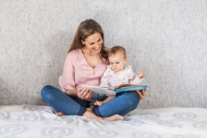 Fordelene med å lese for babyer