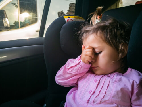 10 tips for å forhindre at barn blir bilsyke