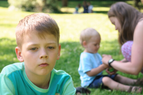 6 Montessori-nøkler for å håndtere sjalusi mellom søsken