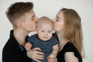 Fordeler og ulemper ved å være unge foreldre