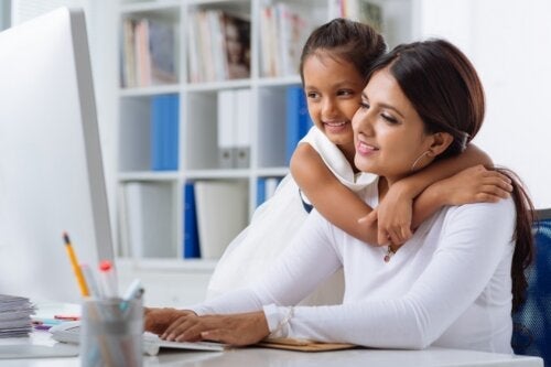 Kan du være en god mor uten å forsømme din profesjonelle vekst?