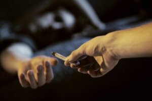 Hvordan hjelpe et barn som røyker marihuana