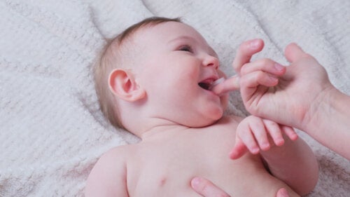 Noen nyfødte har tenner fra de blir født
