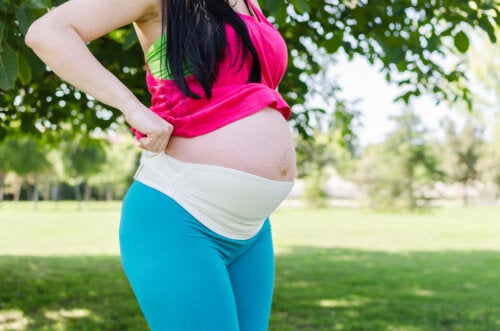 Magebånd for gravide kvinner: Hva du bør vite
