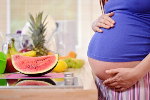 Er det trygt å spise vannmelon når man er gravid?