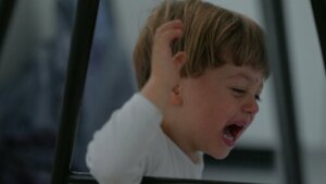 Akseptere barnas følelser når de oppfører seg dårlig