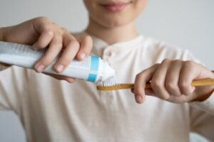 Er det tilrådelig å gi fluor til barn?