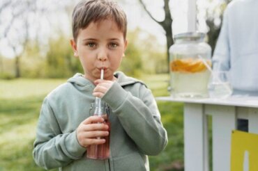 Er kullsyreholdig vann bra for barn?