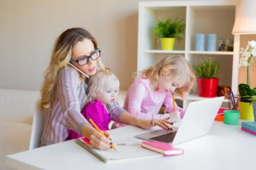 Mødre som jobber og studerer: fem tips for å gjøre det enklere